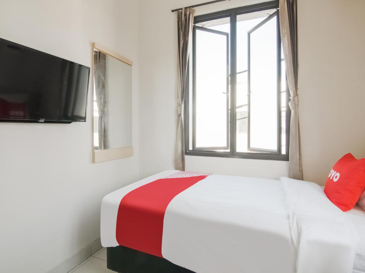 Oyo 3824 Columbus Residence J1 Telukjambe Ngoại thất bức ảnh