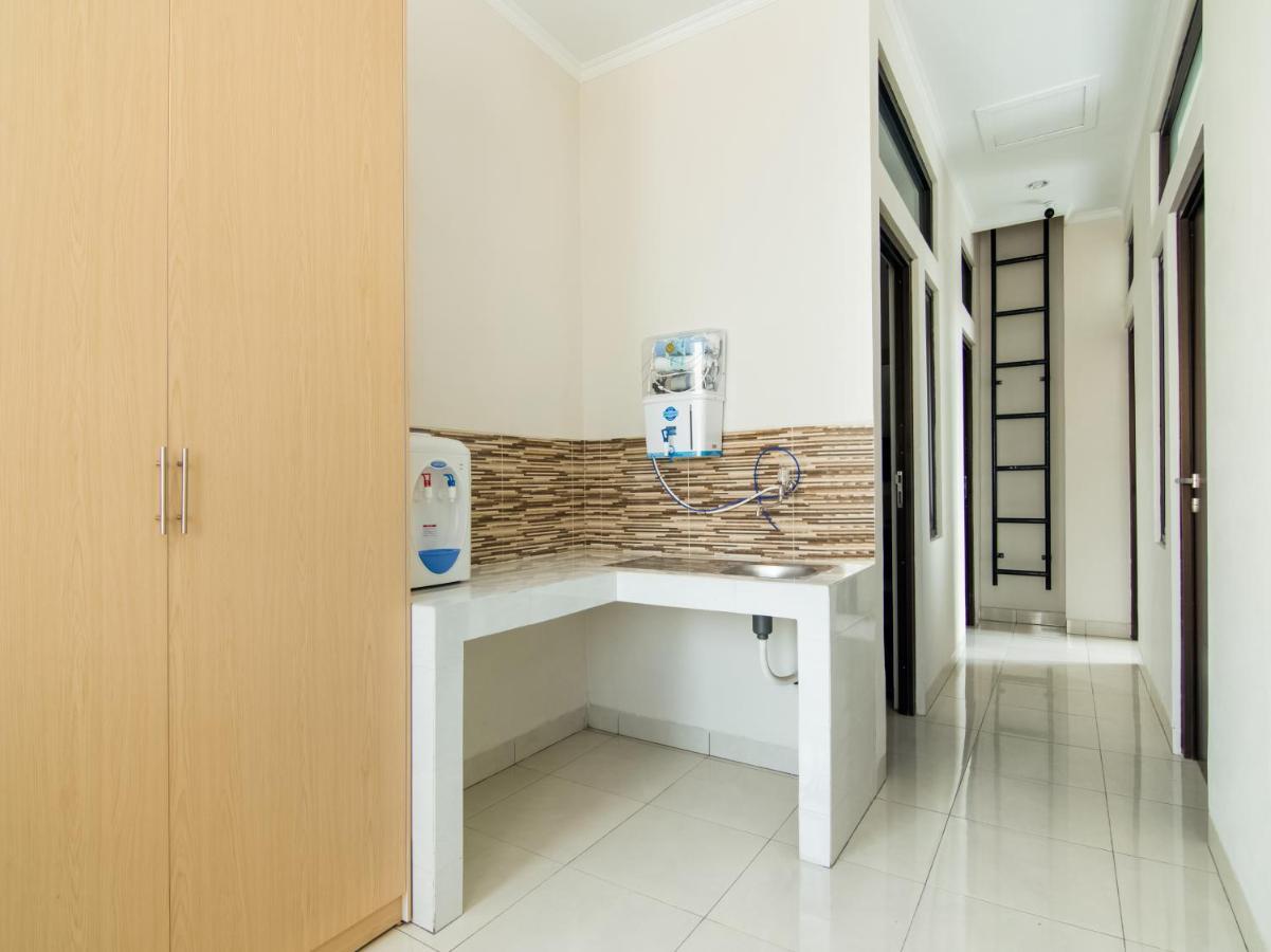 Oyo 3824 Columbus Residence J1 Telukjambe Ngoại thất bức ảnh